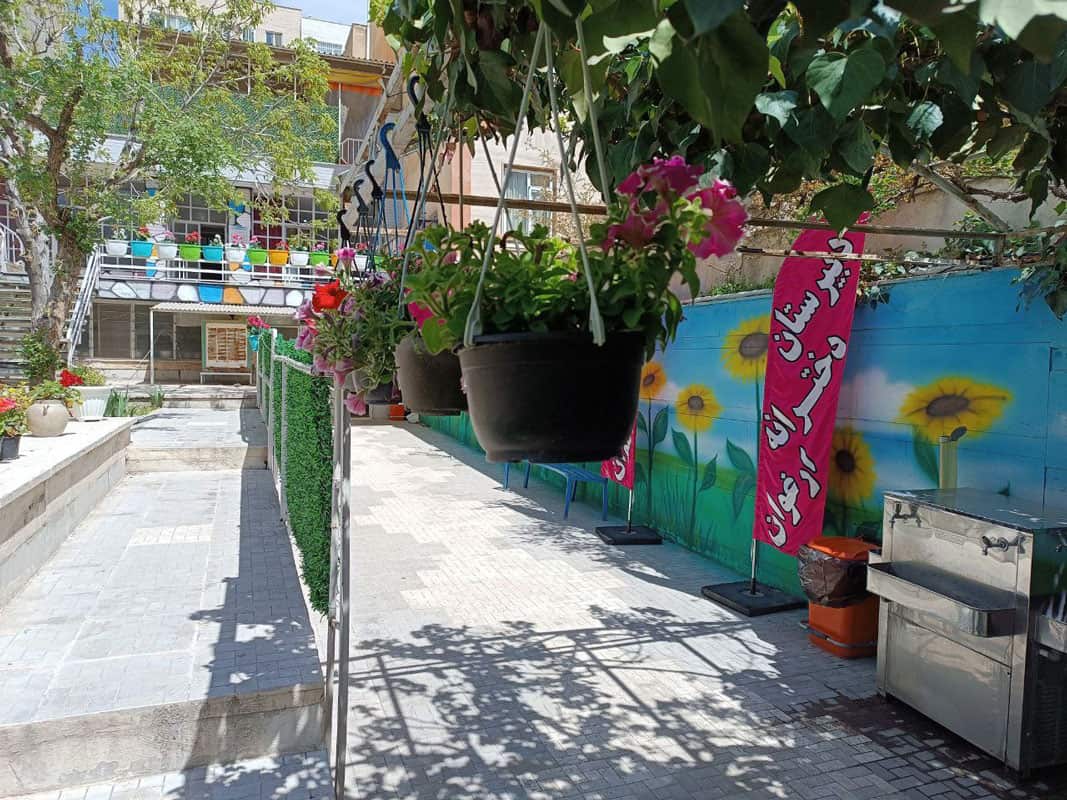 تصاویر دبیرستان ارغوان